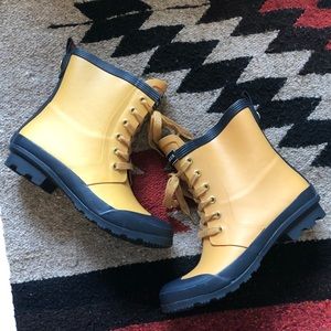 Tommy Hilfiger rain boots, super cute